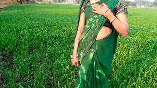 Ritu came to her elder stepsister's place, walking on the fields on the pretext of full Hindi audio x movie